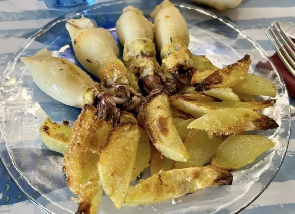 “Mangiare con gli Occhi”: In Cucina con Tina Radicchio – Calamaretti al forno con patate