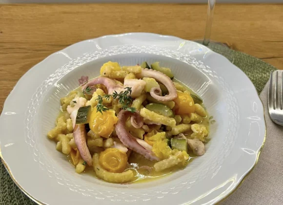 “Mangiare con gli Occhi”: In Cucina con Tina Radicchio – Passatelli con moscardini zucchine e datterini gialli