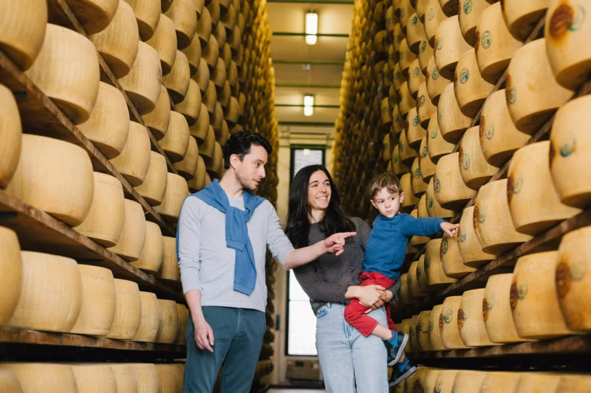 Un viaggio nel cuore del Parmigiano Reggiano: Caseifici Aperti torna a ottobre!