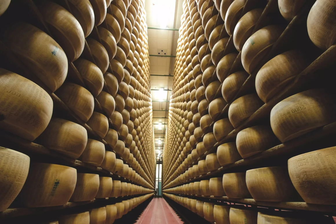 Parmigiano Reggiano: un successo globale nel primo semestre 2024