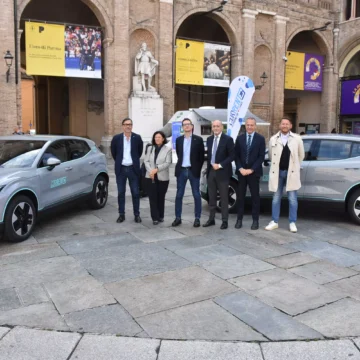 Parma fa un salto nel futuro: arriva il car sharing elettrico a flusso libero