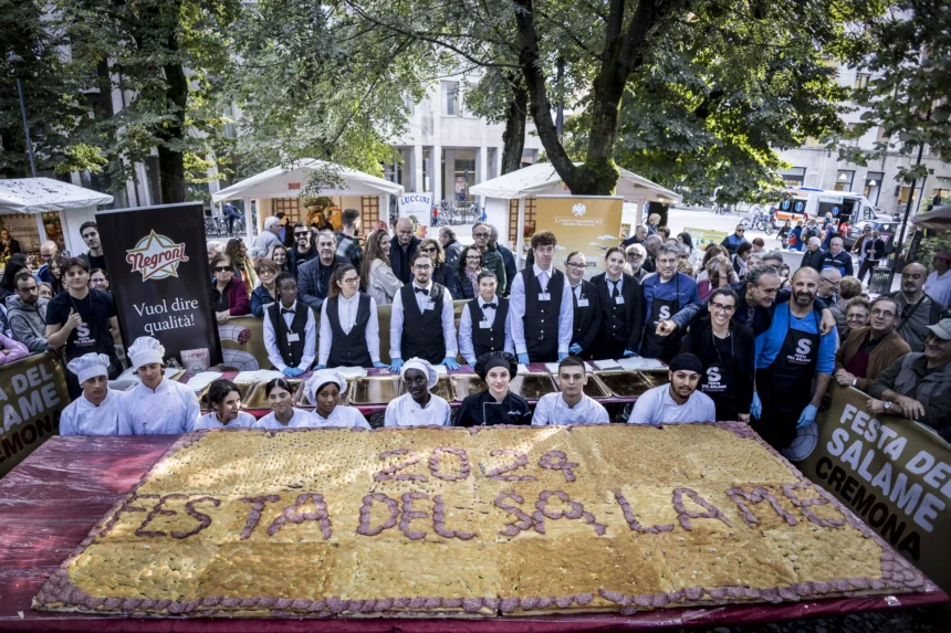 Record di bontà alla Festa del Salame: una focaccia gigante da leccarsi i baffi