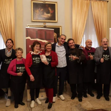 Massimo Bottura in cioccolato: la scultura che stupisce a Sciocola’