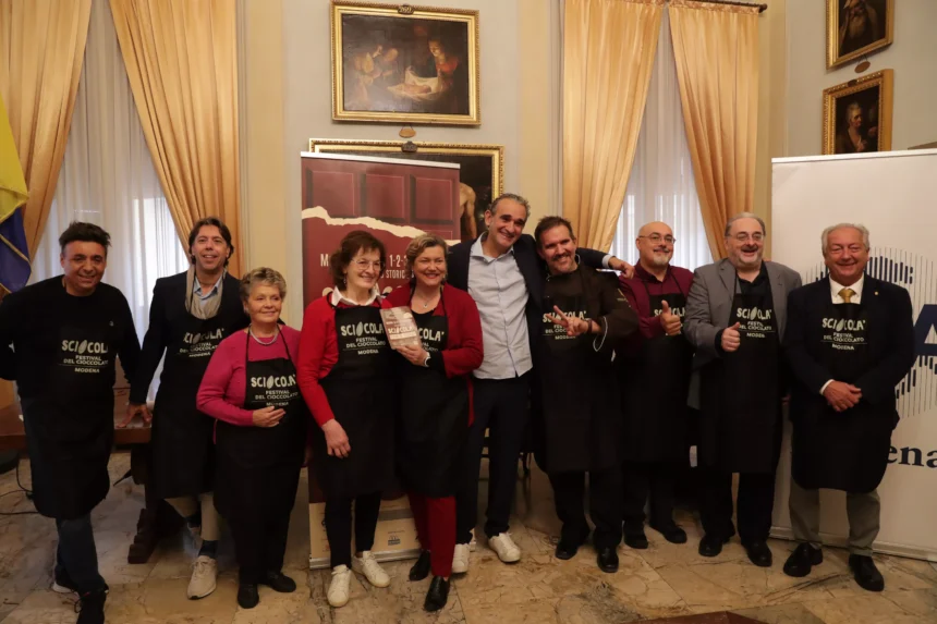 Massimo Bottura in cioccolato: la scultura che stupisce a Sciocola’